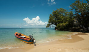 jamaica_0006_017_JTB_Luxury_Docuseries_Ocho_Rios_JamaicaInn_Beach_Boat